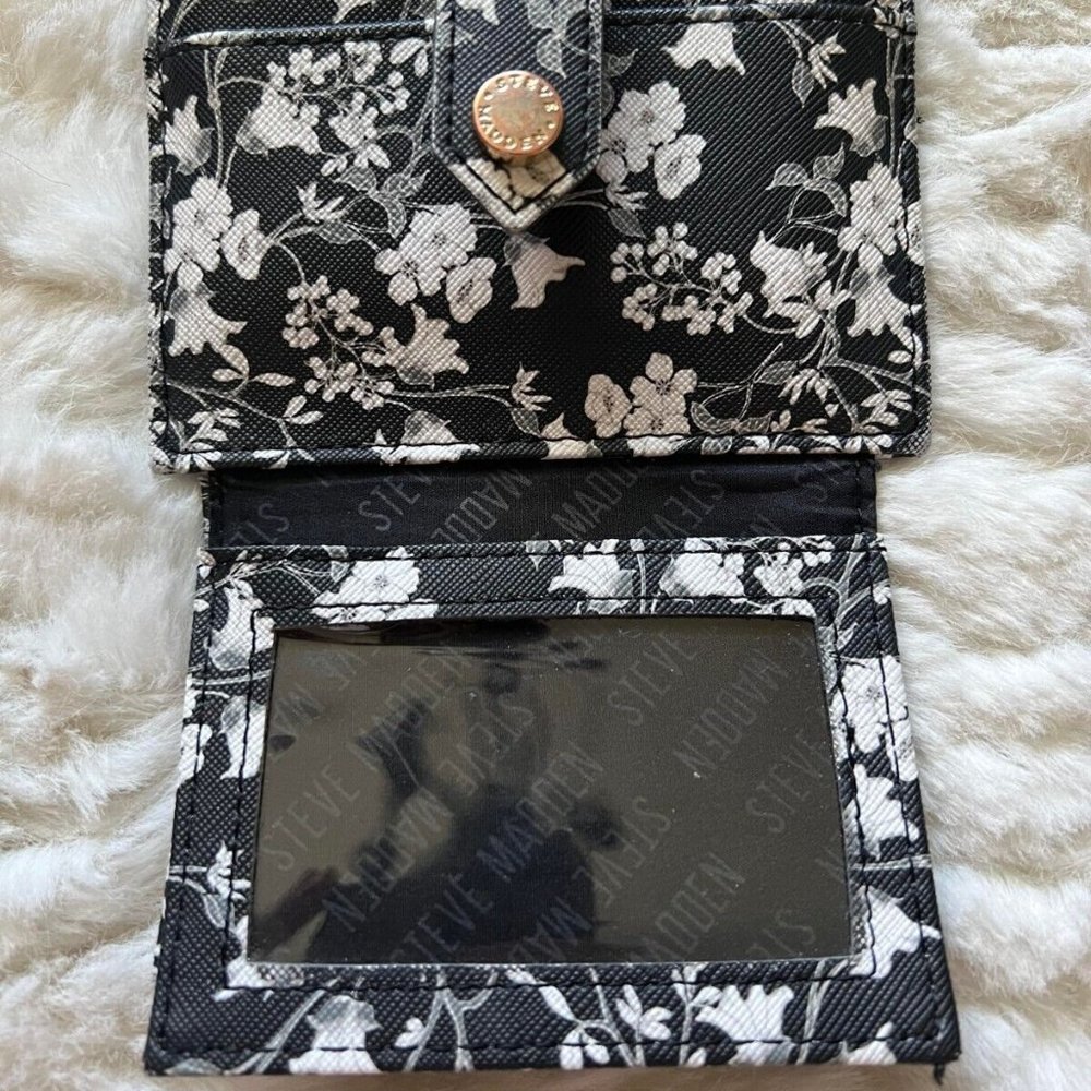 Steve Madden Card Case Wallet Black Blue Floral Flowers Gold Logo
